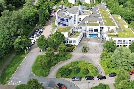 Das Geb&auml;ude der SIHK Akademie als Luftaufnahme